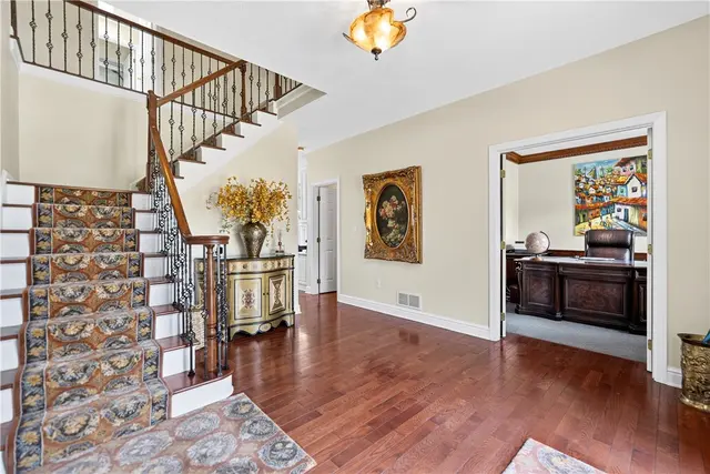 120 Hidden Oak Drive gallery image 5
