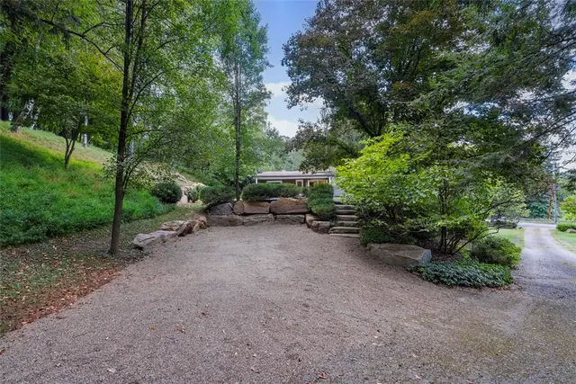 120 Hill Rd gallery image 9