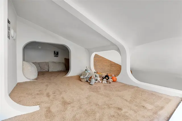 120 Hill Rd gallery image 23