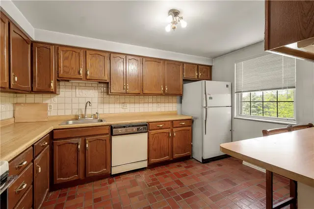 120 Inverness Dr gallery image 29