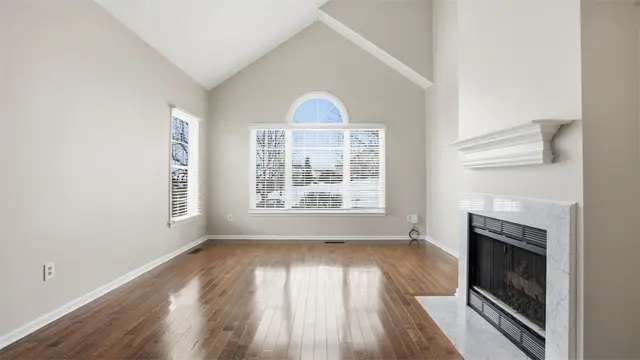 120 Linden Ct gallery image 2