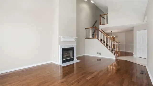 120 Linden Ct gallery image 4