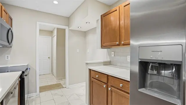 120 Linden Ct gallery image 9