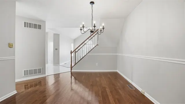 120 Linden Ct gallery image 16