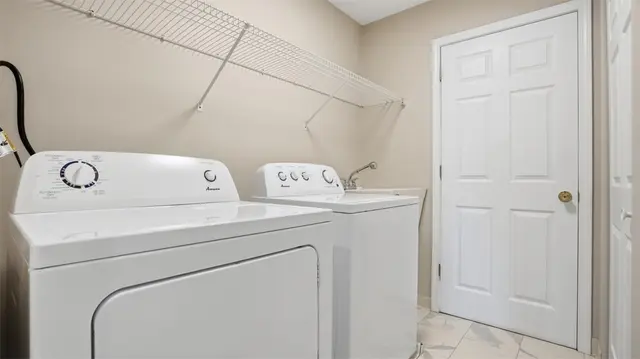 120 Linden Ct gallery image 17