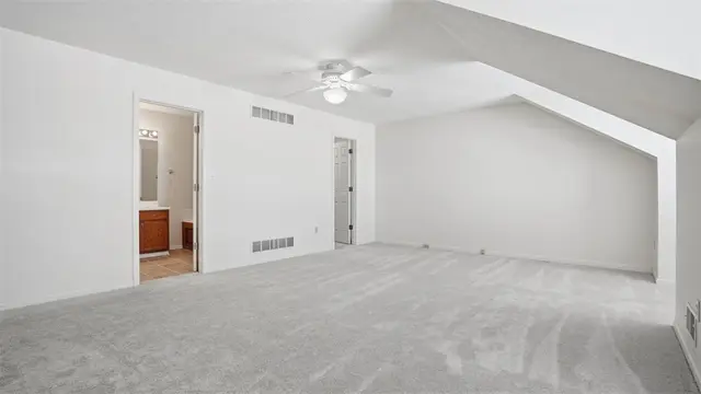 120 Linden Ct gallery image 29