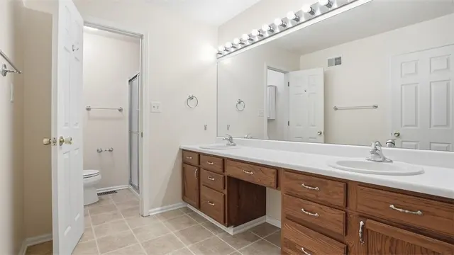 120 Linden Ct gallery image 31