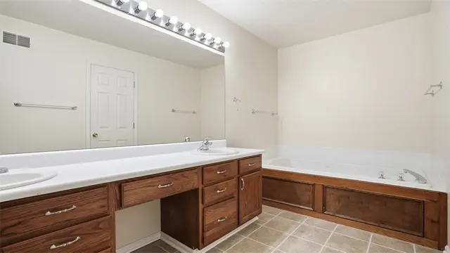 120 Linden Ct gallery image 32