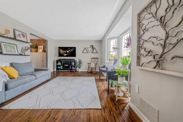 120 Shannon Drive gallery image 2