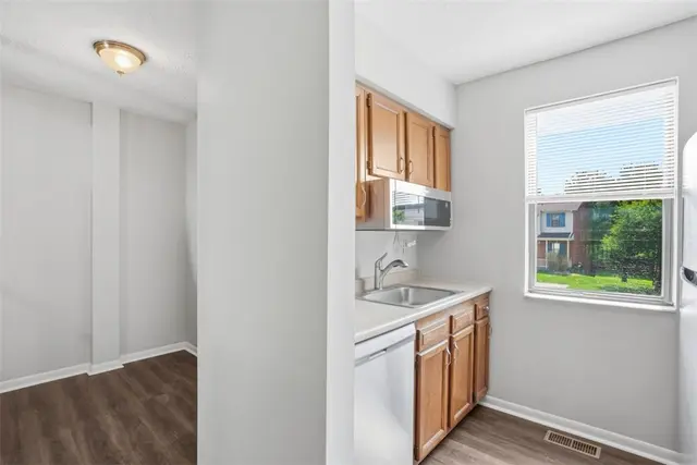 120 Woodhaven Dr gallery image 5