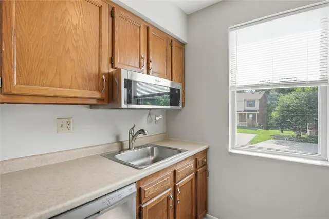 120 Woodhaven Dr gallery image 6