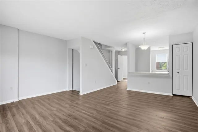 120 Woodhaven Dr gallery image 9