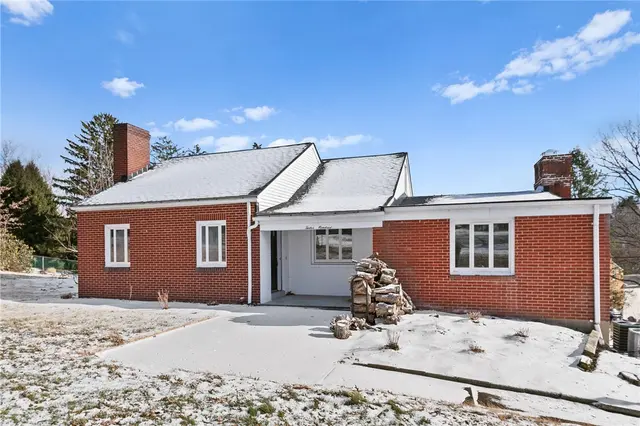 1200 Burchfield Rd gallery image 3