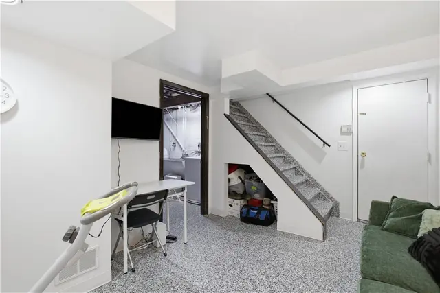 1200 Hazlett Rd gallery image 12
