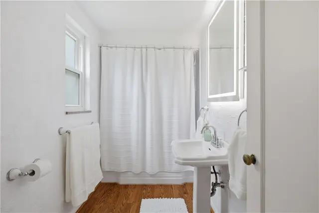 1200 Hazlett Rd gallery image 15