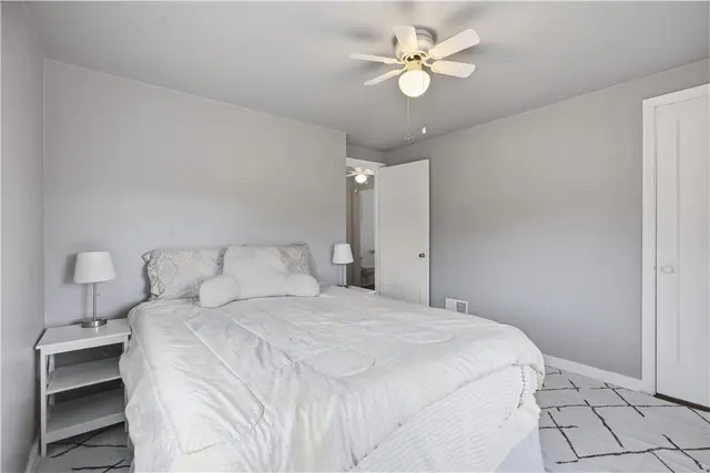 1200 Hazlett Rd gallery image 22