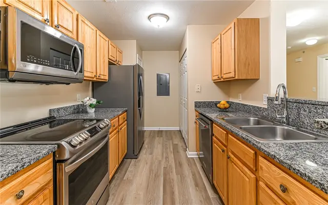 1201 Lenox Oval gallery image 12