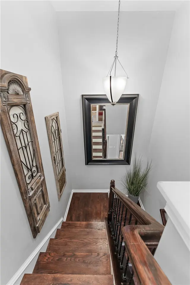 1203 Pointe View Drive gallery image 35