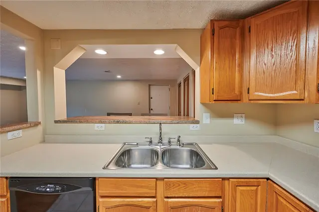 1205 Dutilh 4 gallery image 14