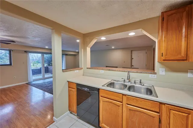 1205 Dutilh 4 gallery image 15