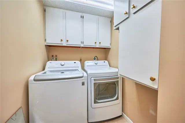 1205 Dutilh 4 gallery image 23