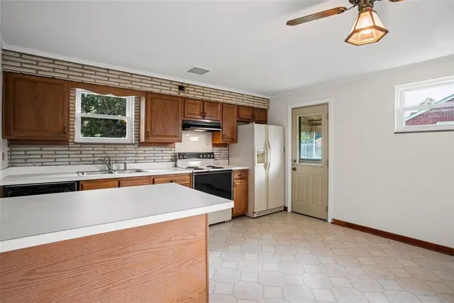 1209 Bingay Dr gallery image 11