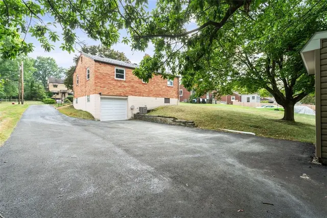 1209 Bingay Dr gallery image 16