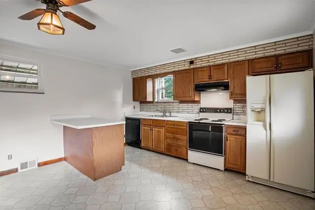 1209 Bingay Dr gallery image 37