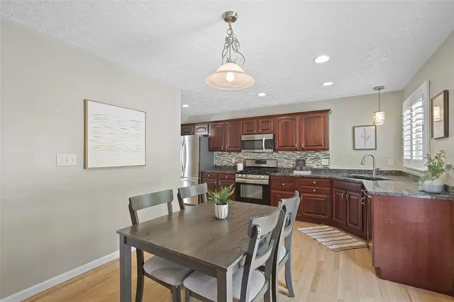 121 Bellefield Ct gallery image 6