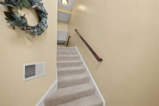 121 Bellefield Ct gallery image 32