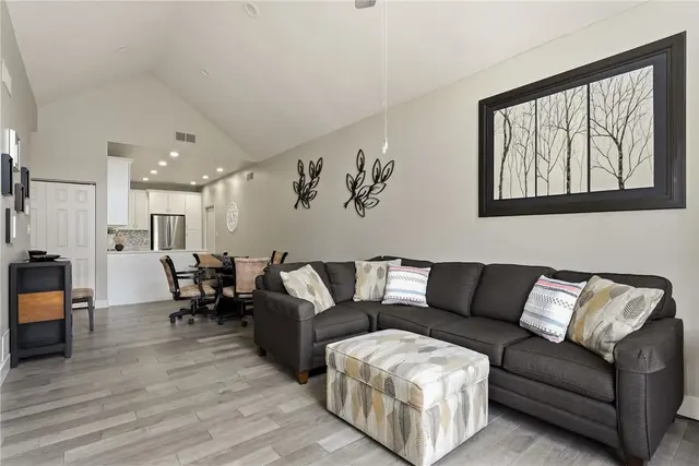 121 Canter Ln gallery image 10