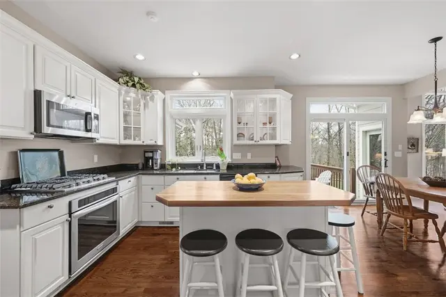121 Drake Drive gallery image 31