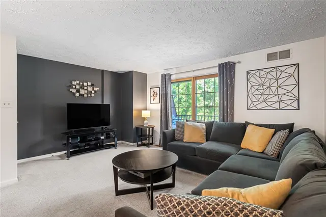 121 Forest Dr gallery image 12