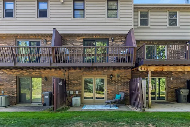 121 Forest Dr gallery image 14