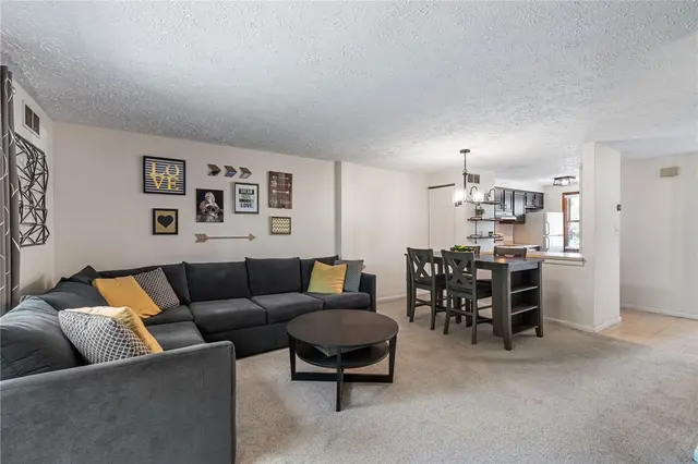 121 Forest Dr gallery image 15