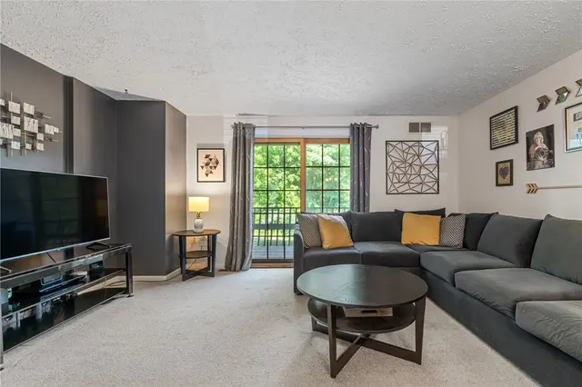 121 Forest Dr gallery image 23