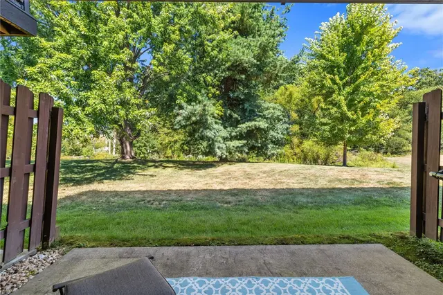 121 Forest Dr gallery image 42