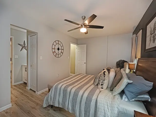 121 Hillvue Drive gallery image 8