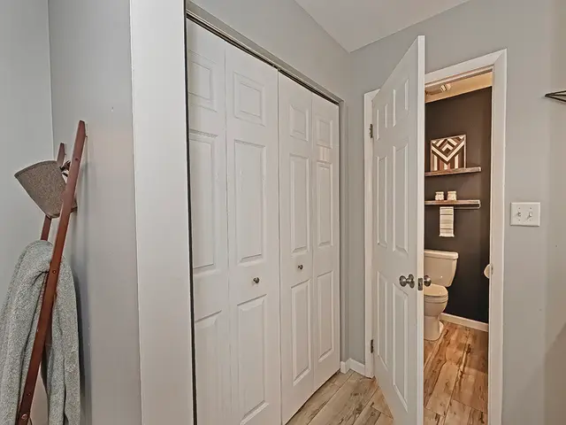121 Hillvue Drive gallery image 10