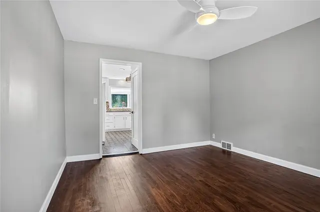 121 North Ave gallery image 4