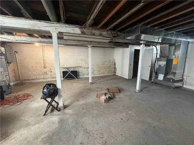 121 Oak Rd gallery image 7