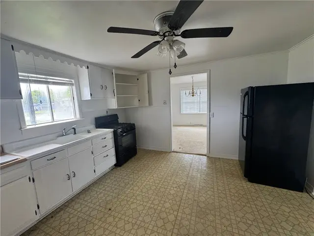 121 Oak Rd gallery image 12