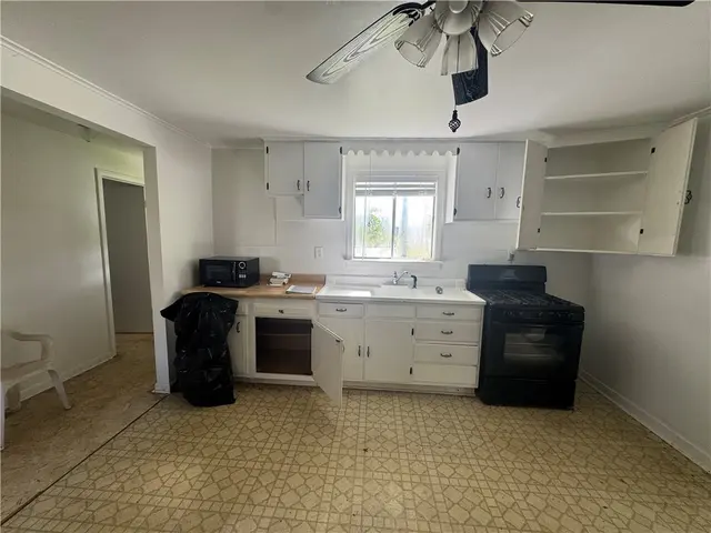 121 Oak Rd gallery image 15