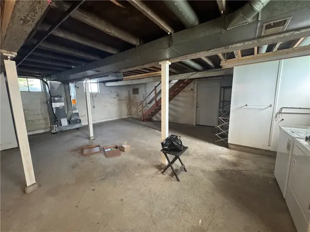 121 Oak Rd gallery image 19