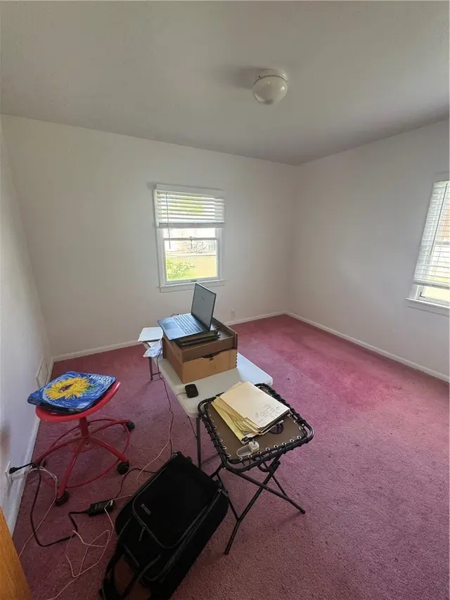121 Oak Rd gallery image 25