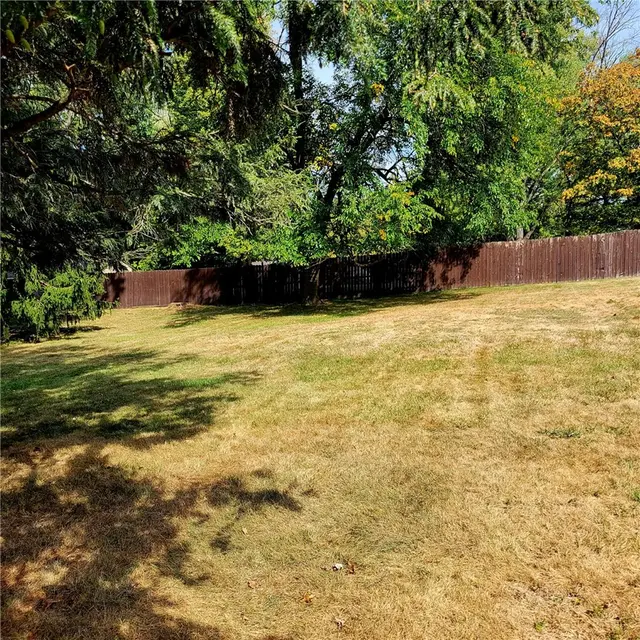121 Richmond Cir gallery image 2