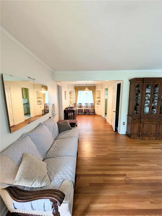 121 Richmond Cir gallery image 6