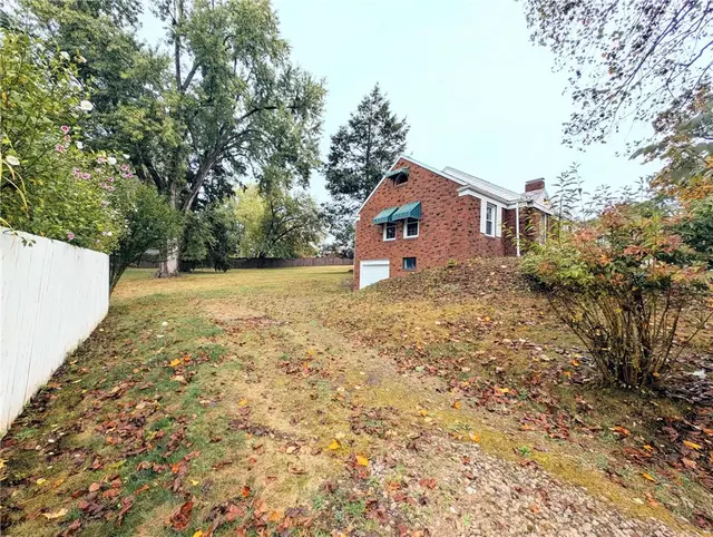 121 Richmond Cir gallery image 7