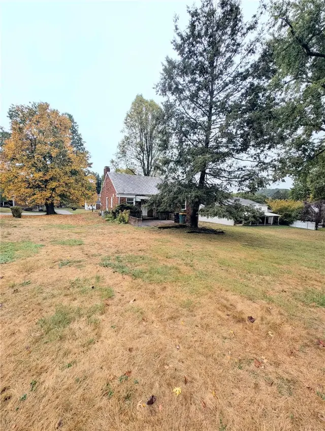 121 Richmond Cir gallery image 16