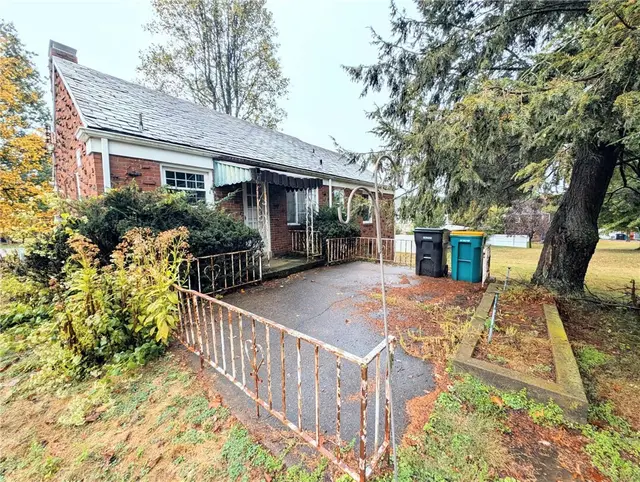 121 Richmond Cir gallery image 17